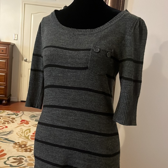 Lightweight short sleeve sweater dress. Size L on tag but fits like a Small! - Picture 5 of 5